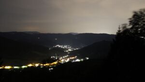Dieses Bild zeigt eine Webcam-Aufnahme vom Achertal, aufgenommen am Dienstag, den 14.07.2026 um 23:30 Uhr. Die Temperatur betrug 22.7°C.
