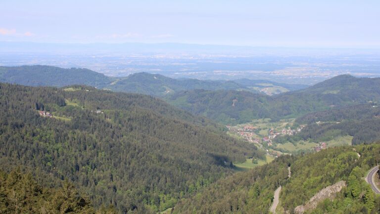Dieses Bild zeigt eine Webcam-Aufnahme vom Achertal, aufgenommen am Montag, den 12.05.2025 um 09:40 Uhr. Die Temperatur betrug 13.2°C.