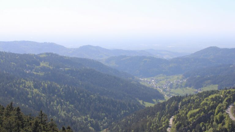 Dieses Bild zeigt eine Webcam-Aufnahme vom Achertal, aufgenommen am Mittwoch, den 29.04.2026 um 17:00 Uhr. Die Temperatur betrug 13.2°C.