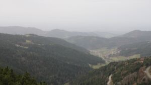 Dieses Bild zeigt eine Webcam-Aufnahme vom Achertal, aufgenommen am Freitag, den 14.11.2025 um 14:10 Uhr. Die Temperatur betrug 16.4°C.