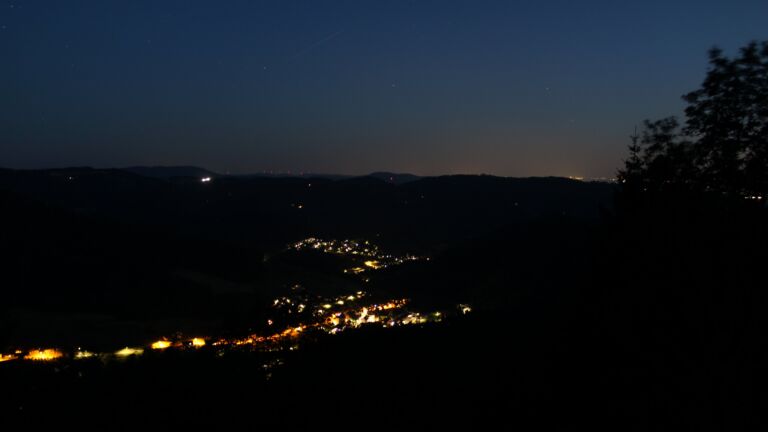 Dieses Bild zeigt eine Webcam-Aufnahme vom Achertal, aufgenommen am Samstag, den 04.07.2026 um 23:00 Uhr. Die Temperatur betrug 20.2°C.