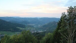 Dieses Bild zeigt eine Webcam-Aufnahme vom Achertal, aufgenommen am Montag, den 28.09.2026 um 07:30 Uhr. Die Temperatur betrug 19.5°C.