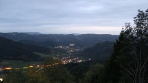 Dieses Bild zeigt eine Webcam-Aufnahme vom Achertal, aufgenommen am Montag, den 26.10.2026 um 17:50 Uhr. Die Temperatur betrug 7.2°C.