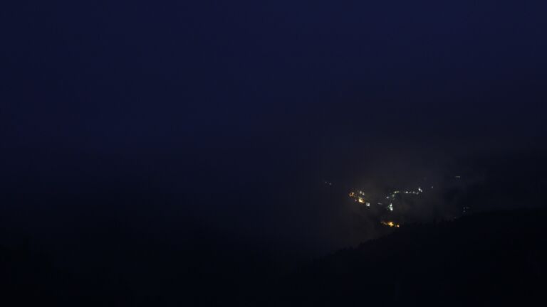 Dieses Bild zeigt eine Webcam-Aufnahme vom Achertal, aufgenommen am Sonntag, den 01.06.2025 um 23:40 Uhr. Die Temperatur betrug 13.1°C.