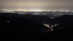 Dieses Bild zeigt eine Webcam-Aufnahme vom Achertal, aufgenommen am Donnerstag, den 05.03.2026 um 21:30 Uhr. Die Temperatur betrug 8.3°C.