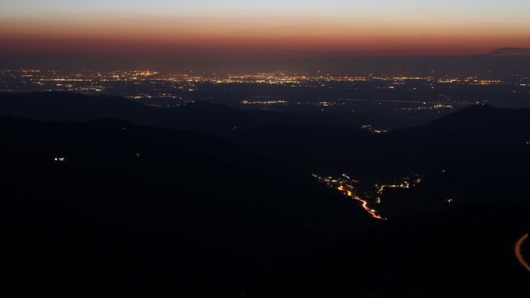 Dieses Bild zeigt eine Webcam-Aufnahme vom Achertal, aufgenommen am Freitag, den 20.03.2026 um 19:40 Uhr. Die Temperatur betrug 5.6°C.