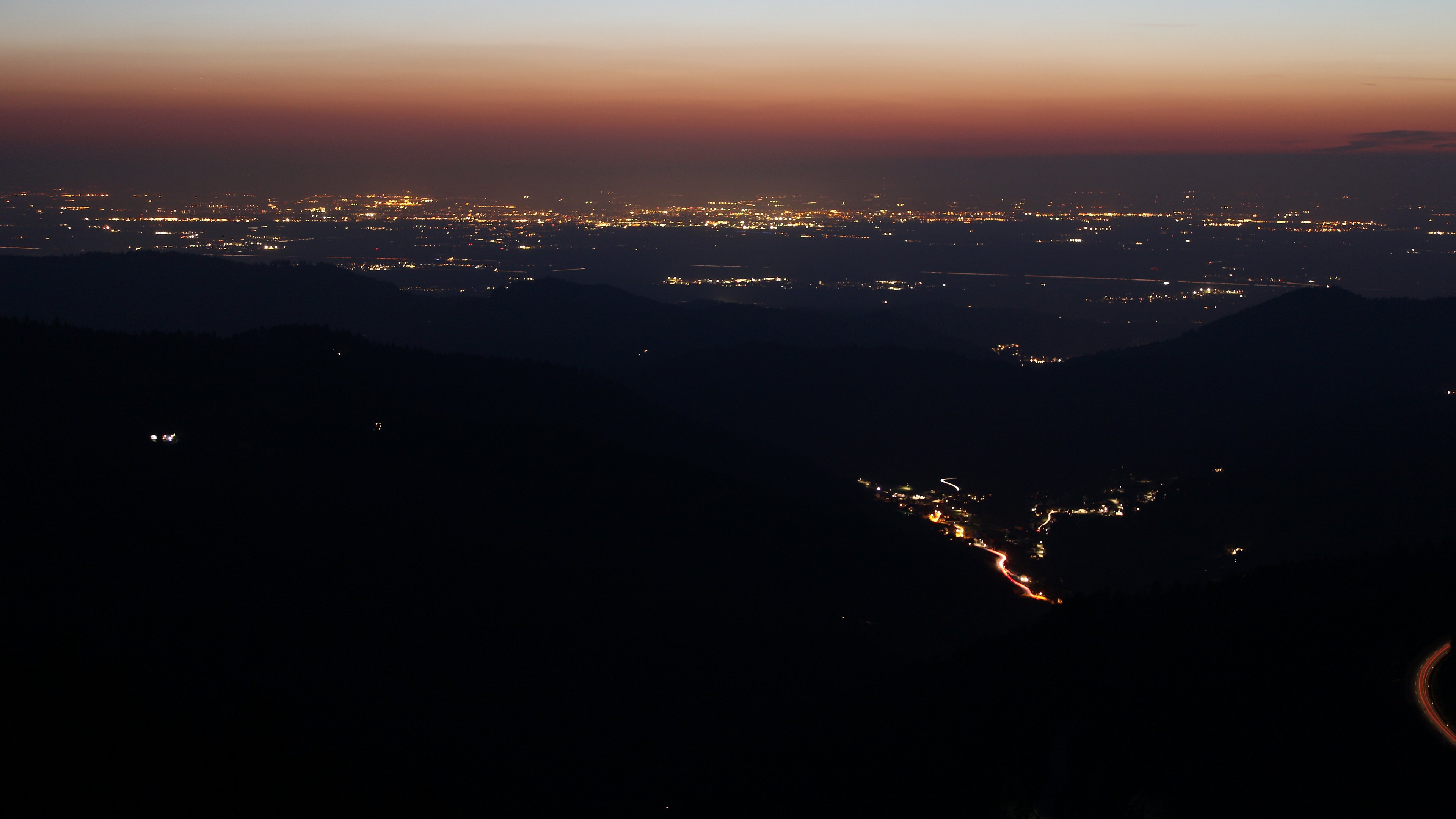 Dieses Bild zeigt eine Webcam-Aufnahme vom Achertal, aufgenommen am Freitag, den 20.03.2026 um 19:40 Uhr. Die Temperatur betrug 5.6°C.