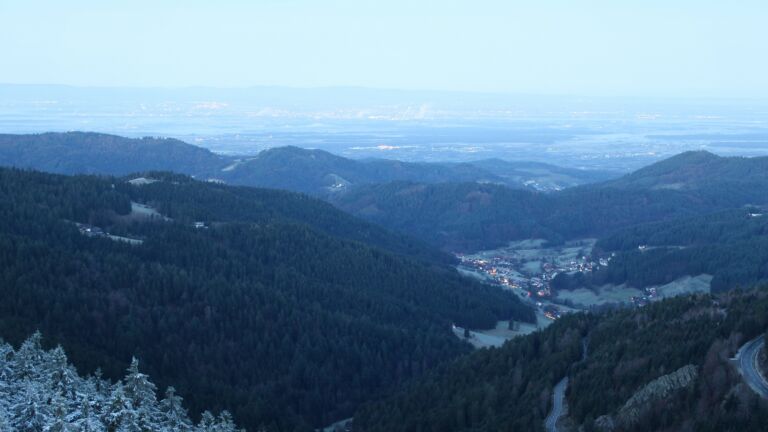 Dieses Bild zeigt eine Webcam-Aufnahme vom Achertal, aufgenommen am Montag, den 01.12.2025 um 07:30 Uhr. Die Temperatur betrug -1.4°C.