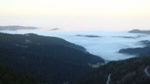 Dieses Bild zeigt eine Webcam-Aufnahme vom Achertal, aufgenommen am Samstag, den 13.12.2025 um 08:40 Uhr. Die Temperatur betrug 8.4°C.