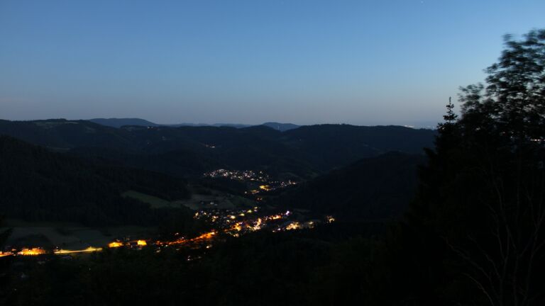 Dieses Bild zeigt eine Webcam-Aufnahme vom Achertal, aufgenommen am Donnerstag, den 28.05.2026 um 22:20 Uhr. Die Temperatur betrug 18.8°C.
