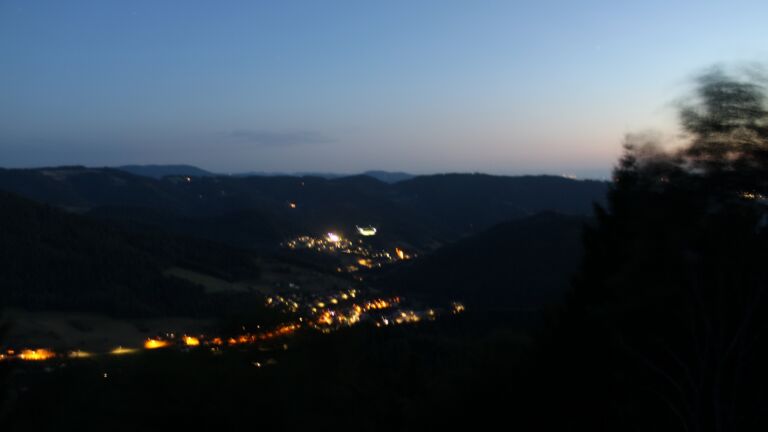 Dieses Bild zeigt eine Webcam-Aufnahme vom Achertal, aufgenommen am Freitag, den 07.08.2026 um 21:50 Uhr. Die Temperatur betrug 19.2°C.