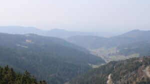 Dieses Bild zeigt eine Webcam-Aufnahme vom Achertal, aufgenommen am Montag, den 09.03.2026 um 13:30 Uhr. Die Temperatur betrug 10.9°C.