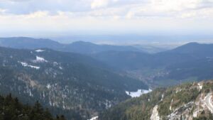 Dieses Bild zeigt eine Webcam-Aufnahme vom Achertal, aufgenommen am Mittwoch, den 01.04.2026 um 15:40 Uhr. Die Temperatur betrug 2°C.