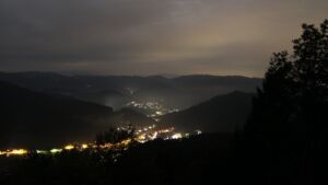 Dieses Bild zeigt eine Webcam-Aufnahme vom Achertal, aufgenommen am Dienstag, den 20.10.2026 um 22:00 Uhr. Die Temperatur betrug 9.4°C.