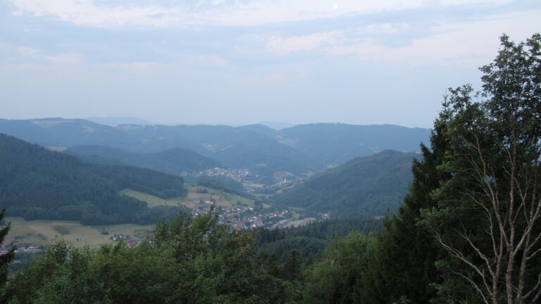 Dieses Bild zeigt eine Webcam-Aufnahme vom Achertal, aufgenommen am Freitag, den 31.07.2026 um 06:00 Uhr. Die Temperatur betrug 24.2°C.