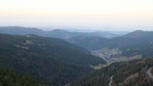 Dieses Bild zeigt eine Webcam-Aufnahme vom Achertal, aufgenommen am Freitag, den 12.12.2025 um 08:30 Uhr. Die Temperatur betrug 8.2°C.