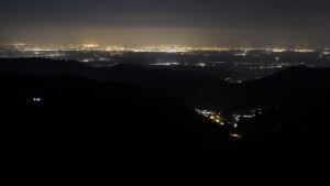 Dieses Bild zeigt eine Webcam-Aufnahme vom Achertal, aufgenommen am Freitag, den 20.03.2026 um 05:00 Uhr. Die Temperatur betrug 2.4°C.