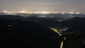 Dieses Bild zeigt eine Webcam-Aufnahme vom Achertal, aufgenommen am Montag, den 27.04.2026 um 22:20 Uhr. Die Temperatur betrug 10.3°C.