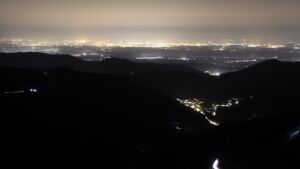 Dieses Bild zeigt eine Webcam-Aufnahme vom Achertal, aufgenommen am Donnerstag, den 05.03.2026 um 21:00 Uhr. Die Temperatur betrug 8.1°C.