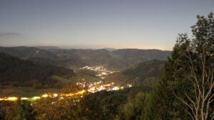 Dieses Bild zeigt eine Webcam-Aufnahme vom Achertal, aufgenommen am Donnerstag, den 29.10.2026 um 23:30 Uhr. Die Temperatur betrug 5.5°C.