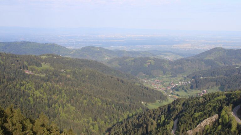 Dieses Bild zeigt eine Webcam-Aufnahme vom Achertal, aufgenommen am Dienstag, den 28.04.2026 um 08:00 Uhr. Die Temperatur betrug 10.7°C.