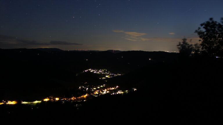 Dieses Bild zeigt eine Webcam-Aufnahme vom Achertal, aufgenommen am Montag, den 31.08.2026 um 21:30 Uhr. Die Temperatur betrug 14.5°C.