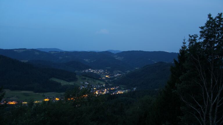 Dieses Bild zeigt eine Webcam-Aufnahme vom Achertal, aufgenommen am Dienstag, den 14.07.2026 um 04:50 Uhr. Die Temperatur betrug 25.4°C.
