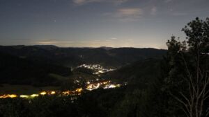 Dieses Bild zeigt eine Webcam-Aufnahme vom Achertal, aufgenommen am Freitag, den 04.09.2026 um 03:30 Uhr. Die Temperatur betrug 18.2°C.