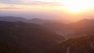 Dieses Bild zeigt eine Webcam-Aufnahme vom Achertal, aufgenommen am Donnerstag, den 16.04.2026 um 20:10 Uhr. Die Temperatur betrug 12.9°C.