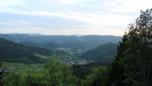 Dieses Bild zeigt eine Webcam-Aufnahme vom Achertal, aufgenommen am Mittwoch, den 20.05.2026 um 20:30 Uhr. Die Temperatur betrug 13.1°C.