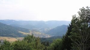 Dieses Bild zeigt eine Webcam-Aufnahme vom Achertal, aufgenommen am Sonntag, den 16.08.2026 um 17:40 Uhr. Die Temperatur betrug 28°C.