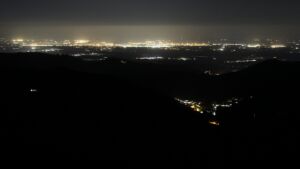 Dieses Bild zeigt eine Webcam-Aufnahme vom Achertal, aufgenommen am Mittwoch, den 08.04.2026 um 01:00 Uhr. Die Temperatur betrug 8.5°C.