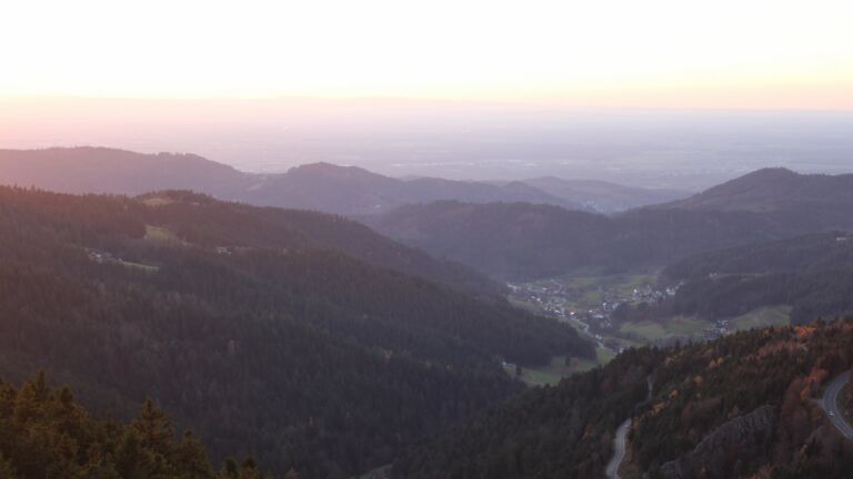 Dieses Bild zeigt eine Webcam-Aufnahme vom Achertal, aufgenommen am Dienstag, den 11.11.2025 um 16:50 Uhr. Die Temperatur betrug 7.3°C.