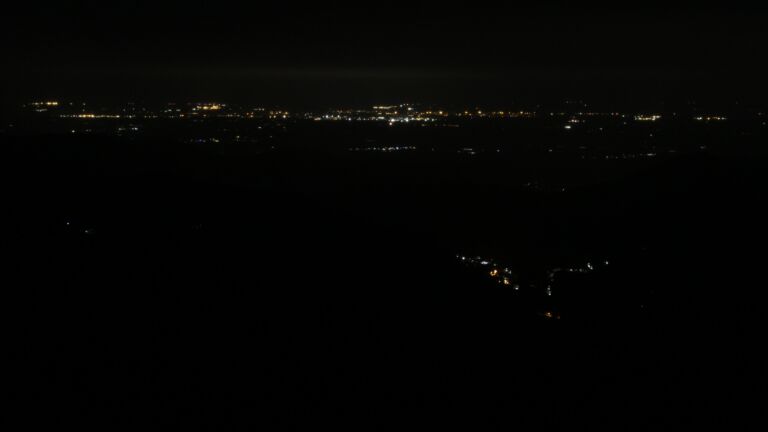 Dieses Bild zeigt eine Webcam-Aufnahme vom Achertal, aufgenommen am Mittwoch, den 28.05.2025 um 04:00 Uhr. Die Temperatur betrug 9.1°C.