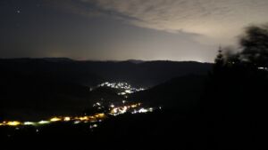 Dieses Bild zeigt eine Webcam-Aufnahme vom Achertal, aufgenommen am Dienstag, den 11.08.2026 um 04:10 Uhr. Die Temperatur betrug 20.5°C.