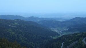 Dieses Bild zeigt eine Webcam-Aufnahme vom Achertal, aufgenommen am Dienstag, den 28.04.2026 um 06:00 Uhr. Die Temperatur betrug 9.5°C.