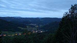 Dieses Bild zeigt eine Webcam-Aufnahme vom Achertal, aufgenommen am Sonntag, den 14.06.2026 um 04:40 Uhr. Die Temperatur betrug 13°C.