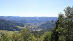 Dieses Bild zeigt eine Webcam-Aufnahme vom Achertal, aufgenommen am Freitag, den 04.09.2026 um 15:20 Uhr. Die Temperatur betrug 28°C.