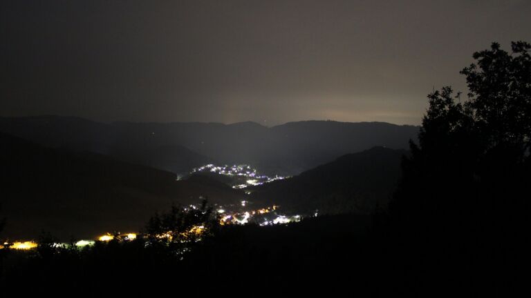 Dieses Bild zeigt eine Webcam-Aufnahme vom Achertal, aufgenommen am Montag, den 17.08.2026 um 01:30 Uhr. Die Temperatur betrug 20.6°C.