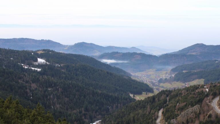 Dieses Bild zeigt eine Webcam-Aufnahme vom Achertal, aufgenommen am Samstag, den 17.01.2026 um 13:10 Uhr. Die Temperatur betrug 7.8°C.