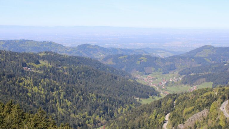 Dieses Bild zeigt eine Webcam-Aufnahme vom Achertal, aufgenommen am Freitag, den 24.04.2026 um 11:50 Uhr. Die Temperatur betrug 13.6°C.