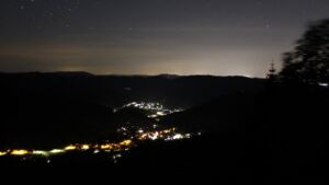 Dieses Bild zeigt eine Webcam-Aufnahme vom Achertal, aufgenommen am Samstag, den 23.05.2026 um 03:00 Uhr. Die Temperatur betrug 18.3°C.