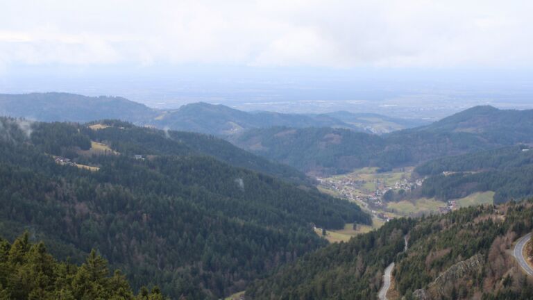 Dieses Bild zeigt eine Webcam-Aufnahme vom Achertal, aufgenommen am Freitag, den 13.02.2026 um 13:40 Uhr. Die Temperatur betrug 3.2°C.