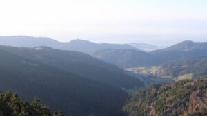 Dieses Bild zeigt eine Webcam-Aufnahme vom Achertal, aufgenommen am Mittwoch, den 17.12.2025 um 14:50 Uhr. Die Temperatur betrug 6.8°C.