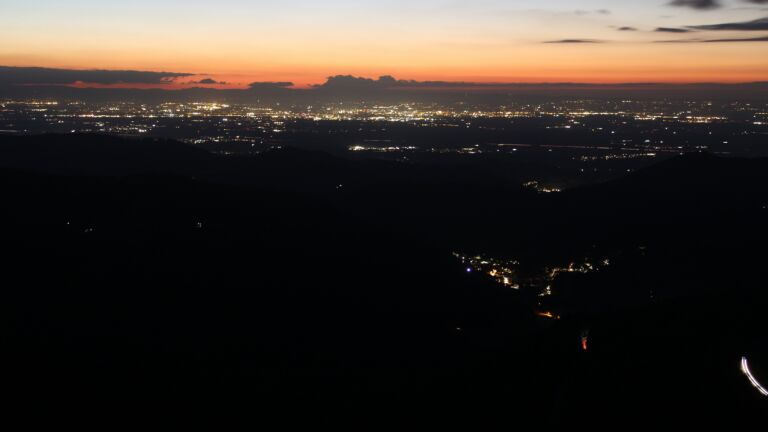 Dieses Bild zeigt eine Webcam-Aufnahme vom Achertal, aufgenommen am Mittwoch, den 15.10.2025 um 19:40 Uhr. Die Temperatur betrug 6.3°C.