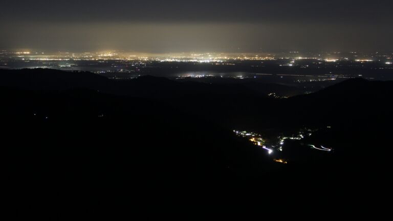 Dieses Bild zeigt eine Webcam-Aufnahme vom Achertal, aufgenommen am Mittwoch, den 30.04.2025 um 04:30 Uhr. Die Temperatur betrug 12.8°C.