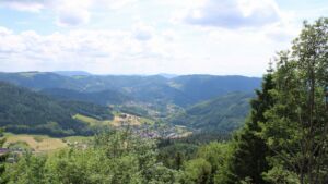 Dieses Bild zeigt eine Webcam-Aufnahme vom Achertal, aufgenommen am Montag, den 01.06.2026 um 15:30 Uhr. Die Temperatur betrug 22.7°C.