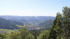 Dieses Bild zeigt eine Webcam-Aufnahme vom Achertal, aufgenommen am Dienstag, den 08.09.2026 um 13:50 Uhr. Die Temperatur betrug 29.3°C.