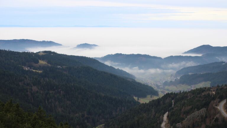 Dieses Bild zeigt eine Webcam-Aufnahme vom Achertal, aufgenommen am Dienstag, den 16.12.2025 um 14:40 Uhr. Die Temperatur betrug 10.6°C.