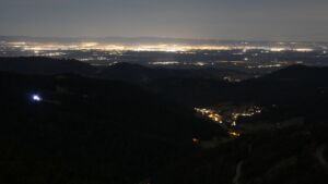 Dieses Bild zeigt eine Webcam-Aufnahme vom Achertal, aufgenommen am Dienstag, den 09.12.2025 um 01:30 Uhr. Die Temperatur betrug 8.9°C.